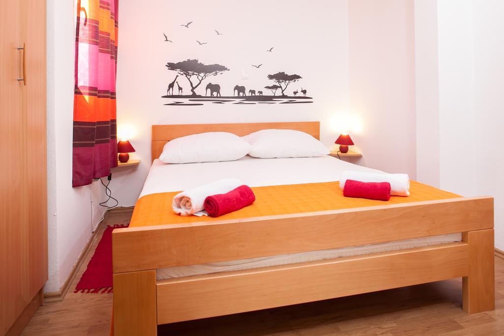 Apartments Fiona - Away From City Crowds Makarska Habitación foto