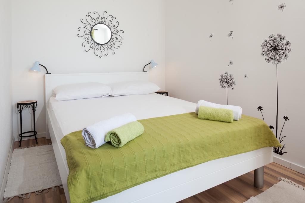 Apartments Fiona - Away From City Crowds Makarska Habitación foto